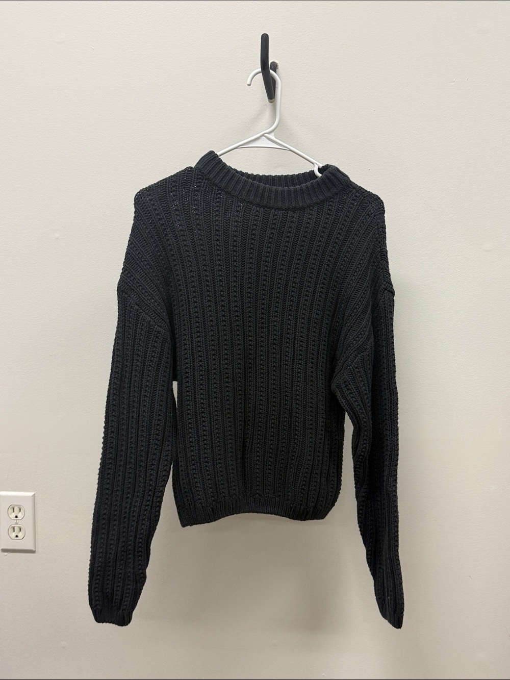 Universal Thread Black Ribbed Crewneck Sweater